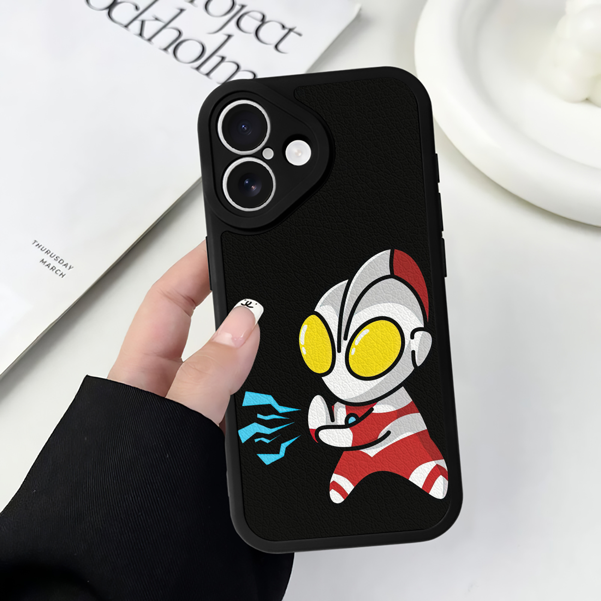 （画像用） ウルトラマン Ultraman 【iPhone 16シリーズ対応】シリコンスマホケース（レザー調） 材質：シリコン